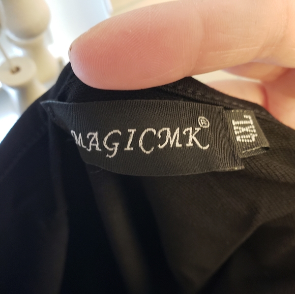 MagicMK Off the Shoulder Lips Tee - Picture 5 of 6